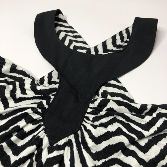 DYNAMITE Black & White Zigzag Chevron Tribal Flowy Racerback Dressy Tank Top - Picture 2 of 10